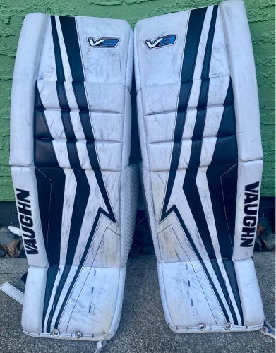 31" Vaughn Velocity V9 Goalie Leg Pads (Used)