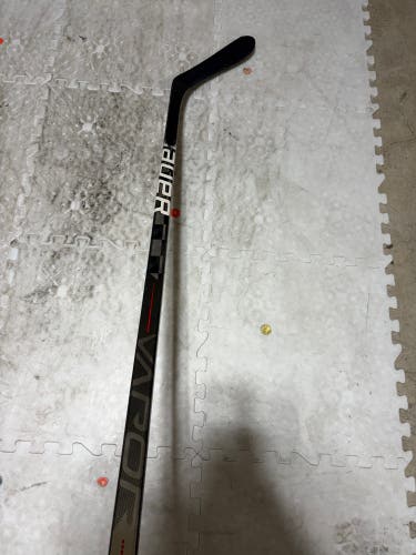 Senior Bauer Vapor Hyperlite Right Handed Hockey Stick P28 77 Flex (Used)