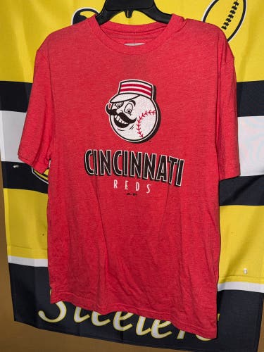 Majestic MLB Baseball Genuine Merchandise Cincinnati Reds T Shirt Men’s Size Medium