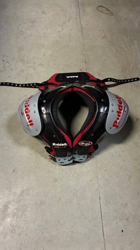 Riddell EVX Youth Football Shoulder Pads - Size Youth Medium (12"-13" / 28"-32")