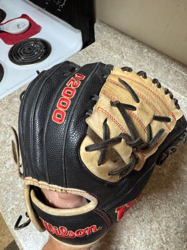11 inch wilson A2000 PFX2 RH Infield Baseball Glove 11" used pro stock red