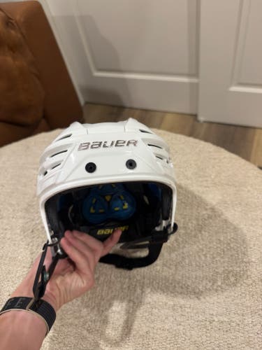 Small Bauer Re-Akt 150 Helmet (Used)