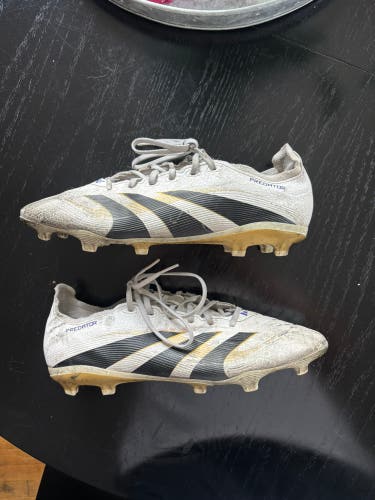White Unisex Size M 11.5 (W 12.5) Adidas predator ELite Cleats (Used)