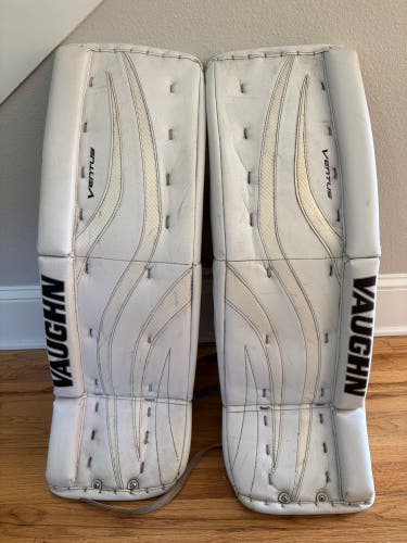 32" Vaughn Ventus LT88 Goalie Leg Pads (Used)