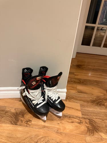2023 True HZRDUS 7x Hockey Skates Size 5 (Used)