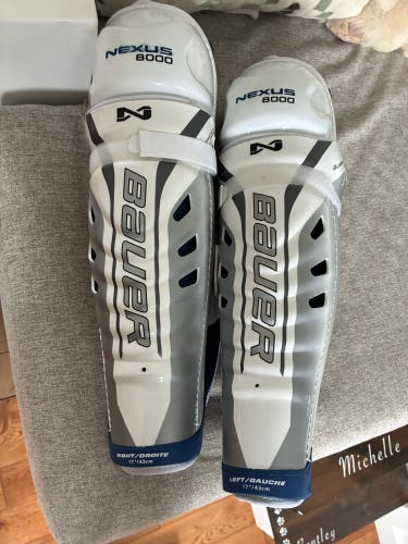 Senior Bauer Nexus 8000 17" Shin Pads (Used)