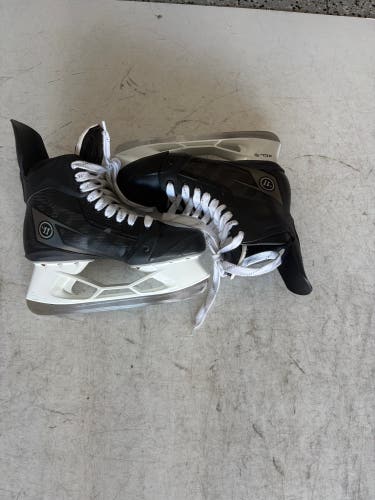 2025 Warrior Alpha Pro Hockey Skates Regular Width 9 (Used)