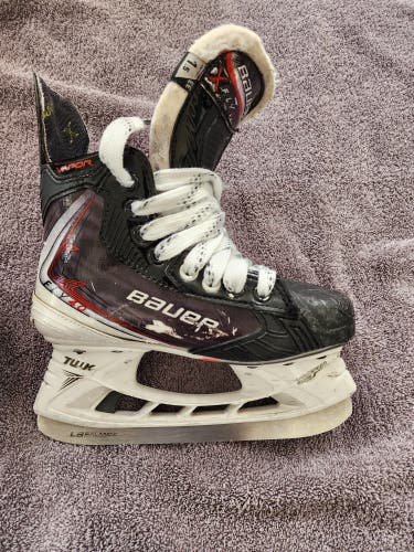 Bauer Vapor Fly40 Hockey Skates Extra Wide Width Size 1.5 (Used)