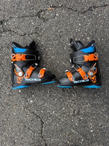 Mondo 22 & 22.5 Kid's Tecnica JT3 Ski Boots (Used)