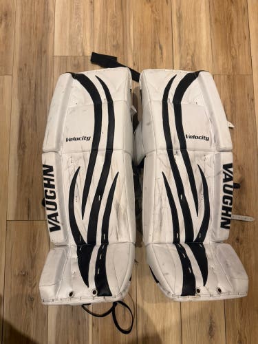 34" Vaughn Velocity 5 Pro 7990 Goalie Leg Pads (Used)