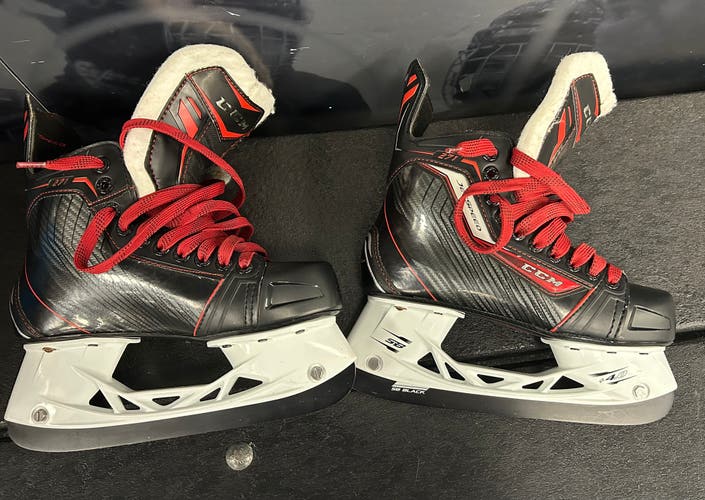 2015 CCM JetSpeed Hockey Skates Regular Width Size 4 (New)