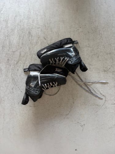 True Catalyst Lite Hockey Skates 8 (Used)