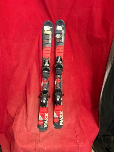 Skis: Elan Maxx model with a 100 cm length
Bindings: Elan
Binding Range: 183-283mm