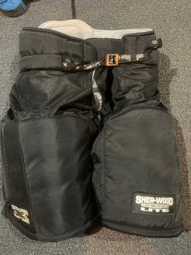 Women's Senior Large Sherwood 5030 Hockey Pants (Used)