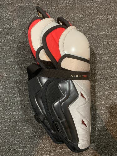 Senior Nike v11 Shin Pads (Used) 13”