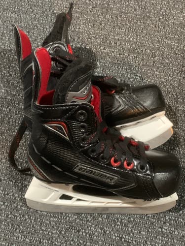 Bauer Vapor X Hockey Skates Extra Wide Width youth 11 (Used)
