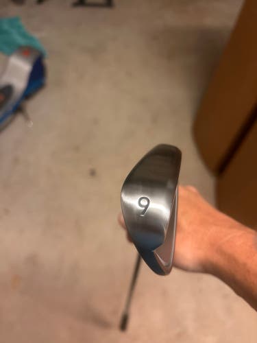 Men's Vice Right Handed Iron Set Regular Flex (Used)