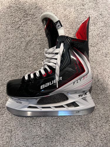 Bauer Vapor Fly30 Hockey Skates Senior Size 9 (Used)