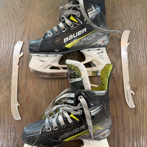2023 Bauer Vapor X4 Hockey Skates Size 1 (Used)