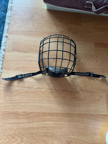 Medium Bauer RBE III Full Cage (Used)