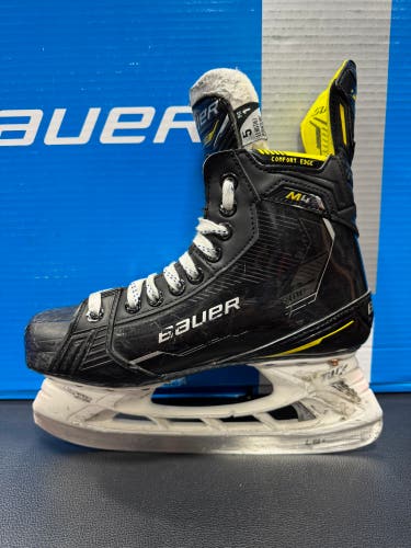 2022 Bauer Supreme M4 Hockey Skates Size 5 (Used)