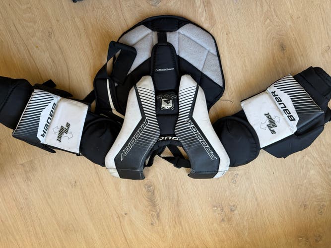 Small / Medium Bauer Prodigy Goalie Chest Protector (Used)