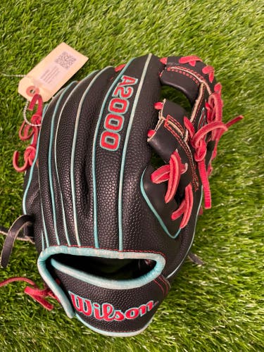 Black Wilson A2000 RH Infield Baseball Glove 11" (Used)