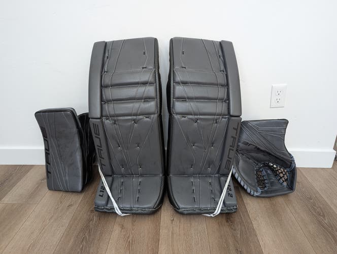 32" True L12.2 Regular Goalie Full Set (Used)