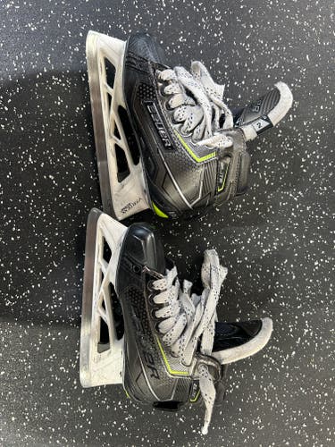Bauer Elite Hockey Goalie Skates Regular Width Size 2 (Used)