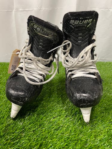Intermediate Bauer Supreme Mach Hockey Skates Size 5 (Used)