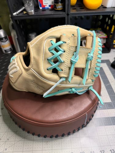 Marucci Ascension RH Baseball Glove 11.25" (Used)