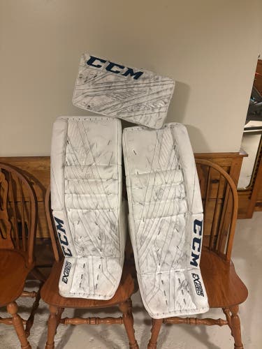 33" CCM Extreme Flex 4 Goalie Leg Pads (Used)