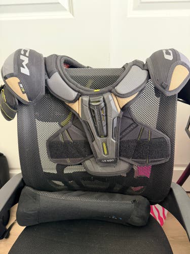 Small Youth CCM AS580 Shoulder Pads (Used)