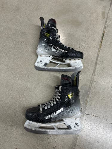 2023 Bauer Vapor Hyperlite 2 Hockey Skates Size 6 (Used)