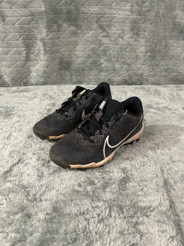 Black Men's 4.5Y (Big Kids / Youth) Nike Low Top Footwear Molded Cleats (Used)