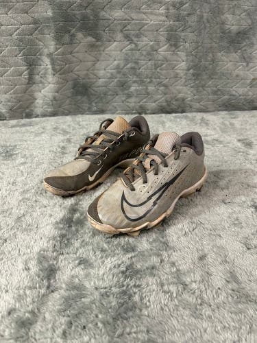 Gray Kid's 4Y (Big Kids / Youth) Youth Nike Air Diamond Low Top Footwear Molded Cleats (Used)