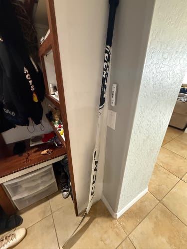 Senior CCM Extreme Flex 4.9 Regular Goalie Stick 24" Paddle (Used)