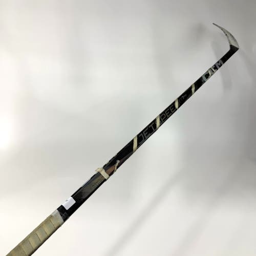 Used Right Black CCM Jetspeed FT7 Pro | 85 Flex P40 Square Toe Curve Grip | AB439