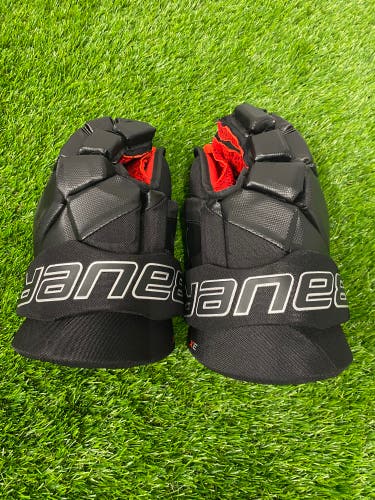 Black Senior Bauer Vapor X Gloves 13" (Used)