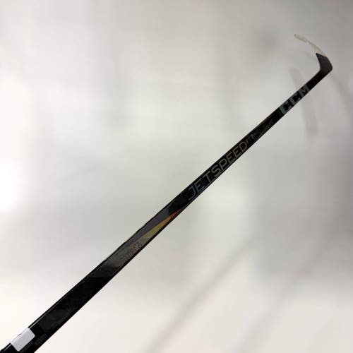 Used Right CCM Jetspeed FT7 Pro | 95 Flex P28M Curve Grip | AB434