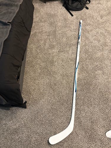 Senior Bauer Vapor Flylite Right Handed Hockey Stick P92 77 Flex (New)