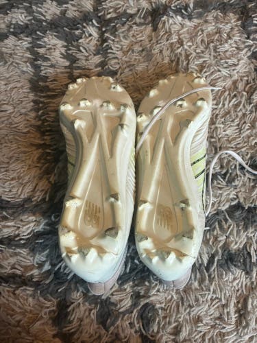 White Men's Size M 11.0 (W 12.0) Adult New Balance Rush Mid Top Turf Cleats (Used)