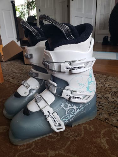 KIDS Ski Boots 22.0/SIZE 4 GIRLS YOUTH SALOMON T-3 *USED* WASHED