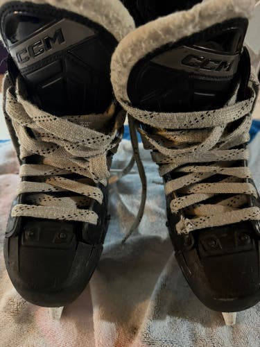 2023 CCM JetSpeed FT675 Hockey Skates Regular Width Size 2.5 (Used)