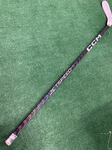 Junior CCM JetSpeed FT5 Pro Hockey Stick Right Handed P28 40 Flex (Used)