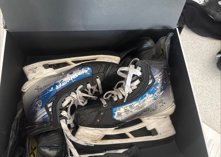 Blue 2023 Bauer Vapor Hyperlite 2 Hockey Skates Regular Width 7.5 (Used)