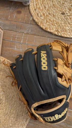 Wilson A2000 1786 RH Infield Baseball Glove 11.5" (Used)