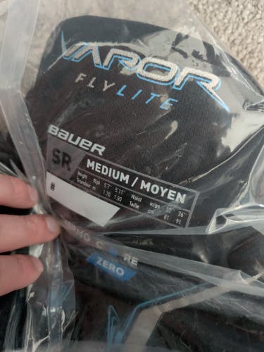 Senior Men's Medium Bauer Vapor Flylite Hockey Pants (New)