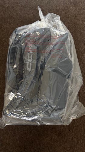 26 + 1" Jr CCM Phenom Goalie Leg Pads (New)