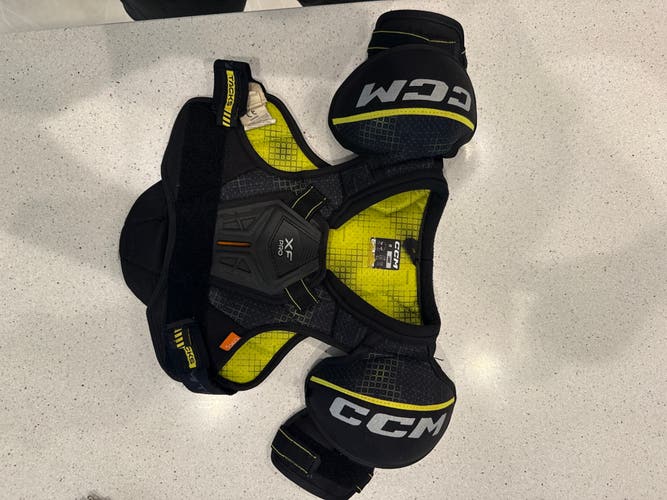 Large Youth Bauer Pro Shoulder Pads (Used)